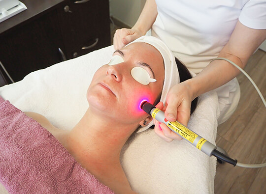 Beauty Laser Peptide Effect, feszesítő, bőrerősítő kezelés, lágylézer fényterápia, ránckezelés, arckezelés, Lari kozmetika, Budapest, XIII. kerület, Dévényi Klára, kozmetika, kozmetikus