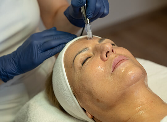 Skinbooster, intenzív regeneráló, dermapen, újra strukturáló kezelés, arckezelés, Lari kozmetika, Budapest, XIII. kerület, Dévényi Klára, kozmetika, kozmetikus